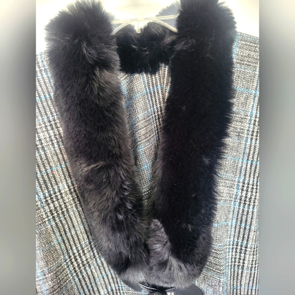 Topitoff women's wrap with faux fur at neckline black plaid with blue one size - Picture 2 of 3